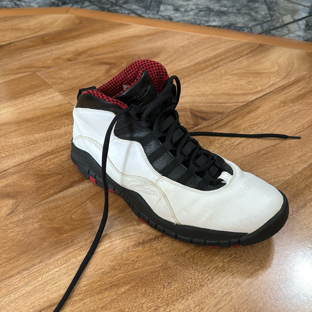 Jordan X size 10 good condition